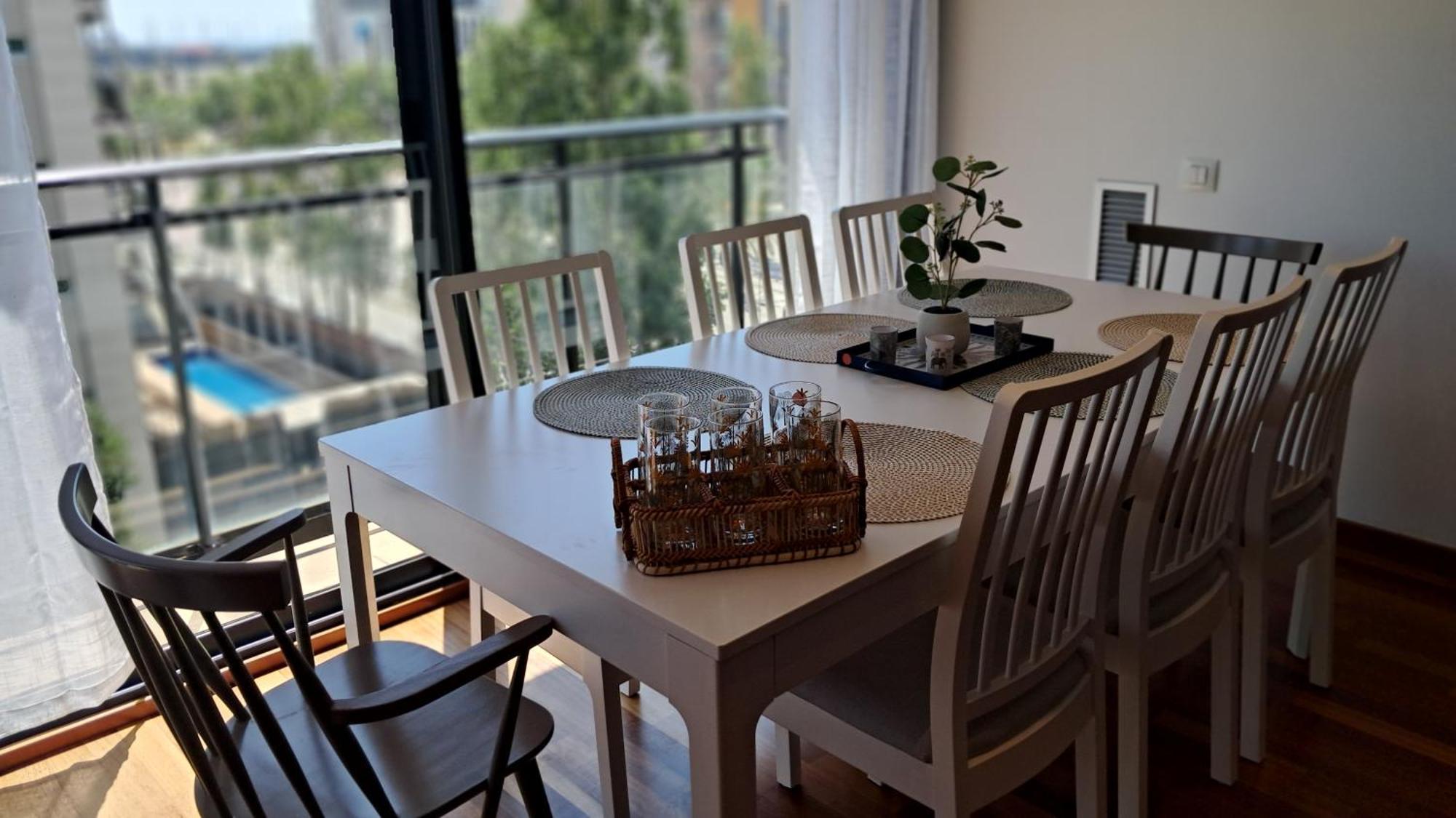 Modern Apartment, With Parking, Close To The Beach!! *